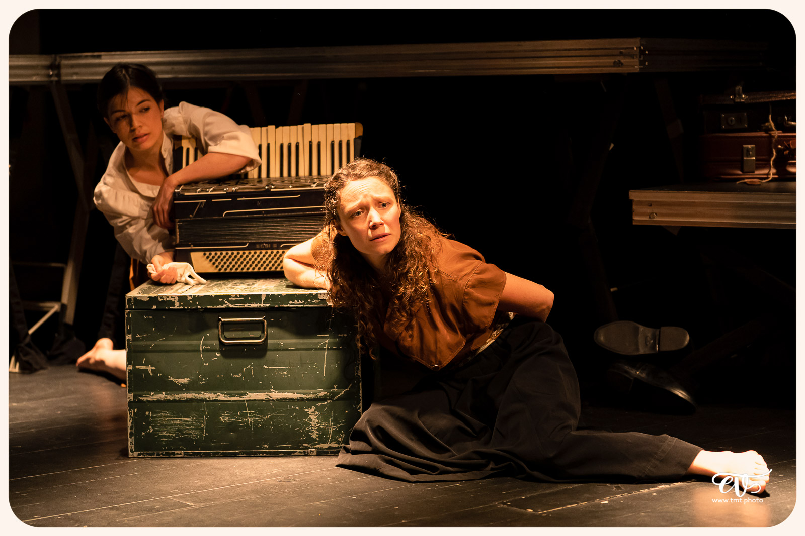 LA MESNIE H. - UN JOUR D'ÉTÉ